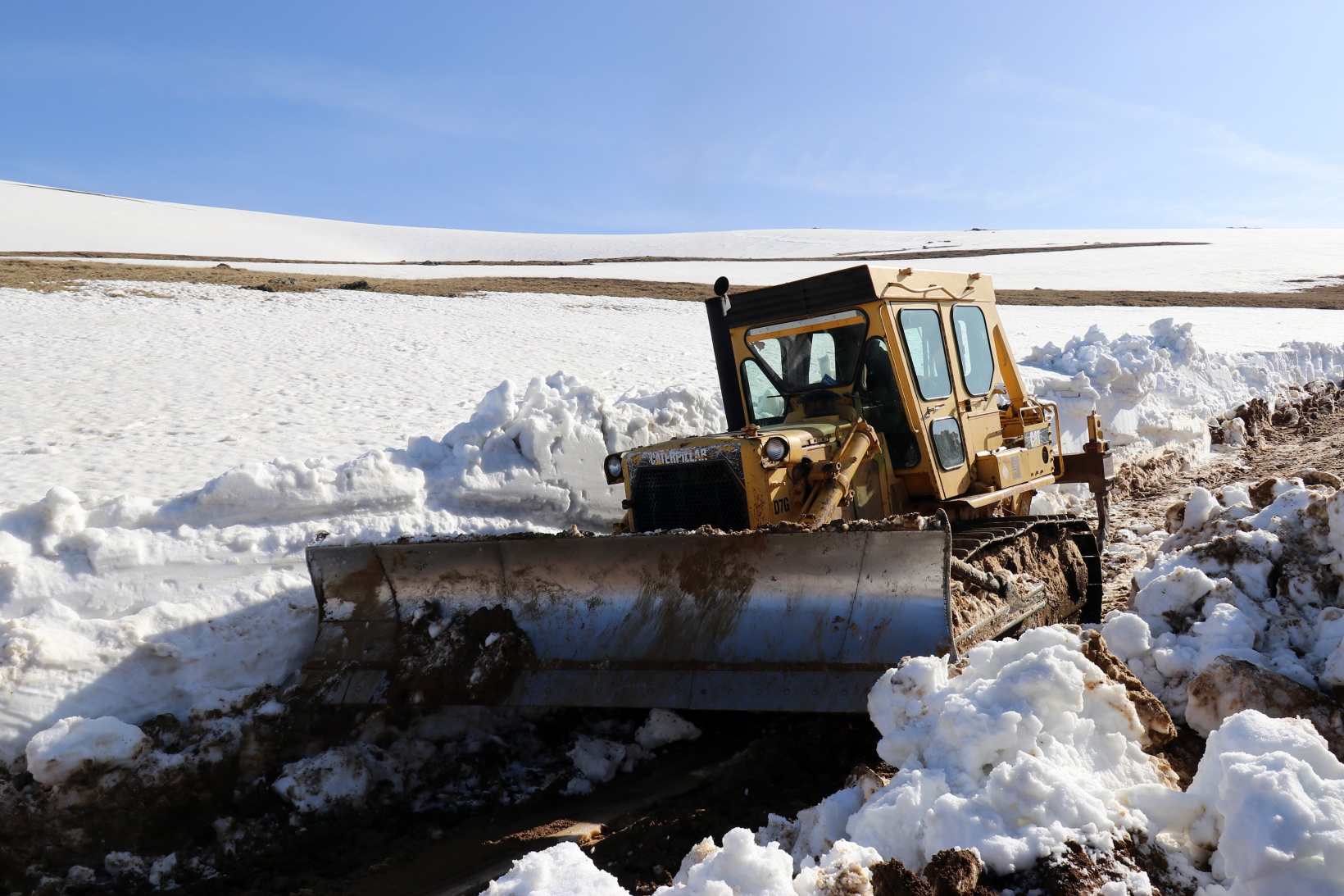 Gümüşhane yaylalarında karla mücadele devam ediyor 16