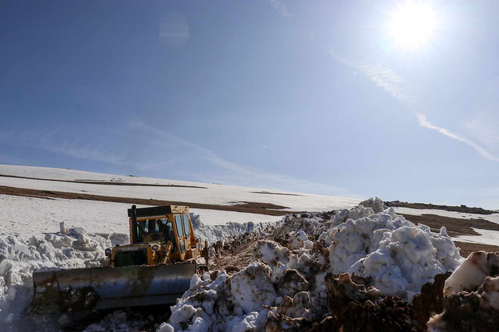 Gümüşhane yaylalarında karla mücadele devam ediyor 12