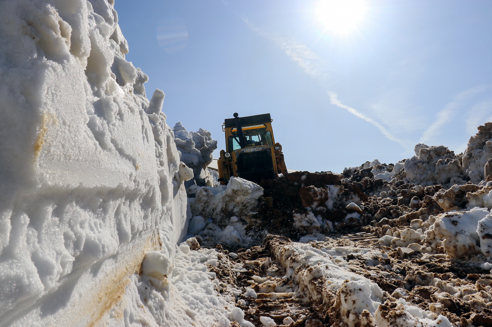 Gümüşhane yaylalarında karla mücadele devam ediyor 6