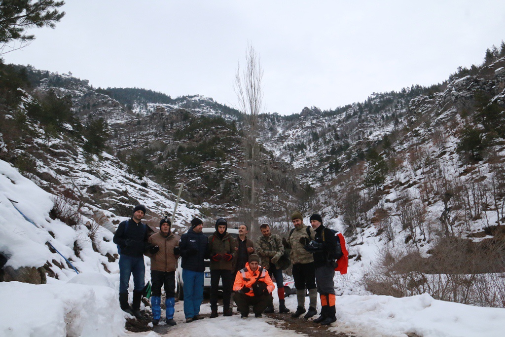 Yücebelen Köylülerinden 1 metreyi aşan karlı zeminde zorlu tırmanış 4