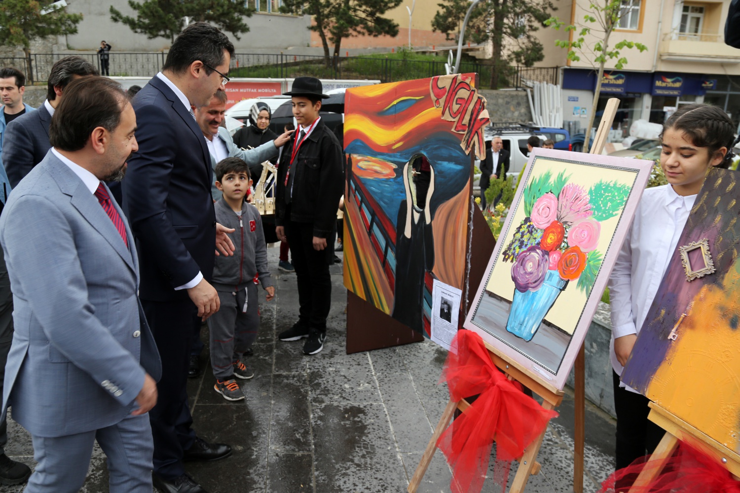 Bahçeşehir Kolejinden ‘Neşeli Renkler’ sergisi 3