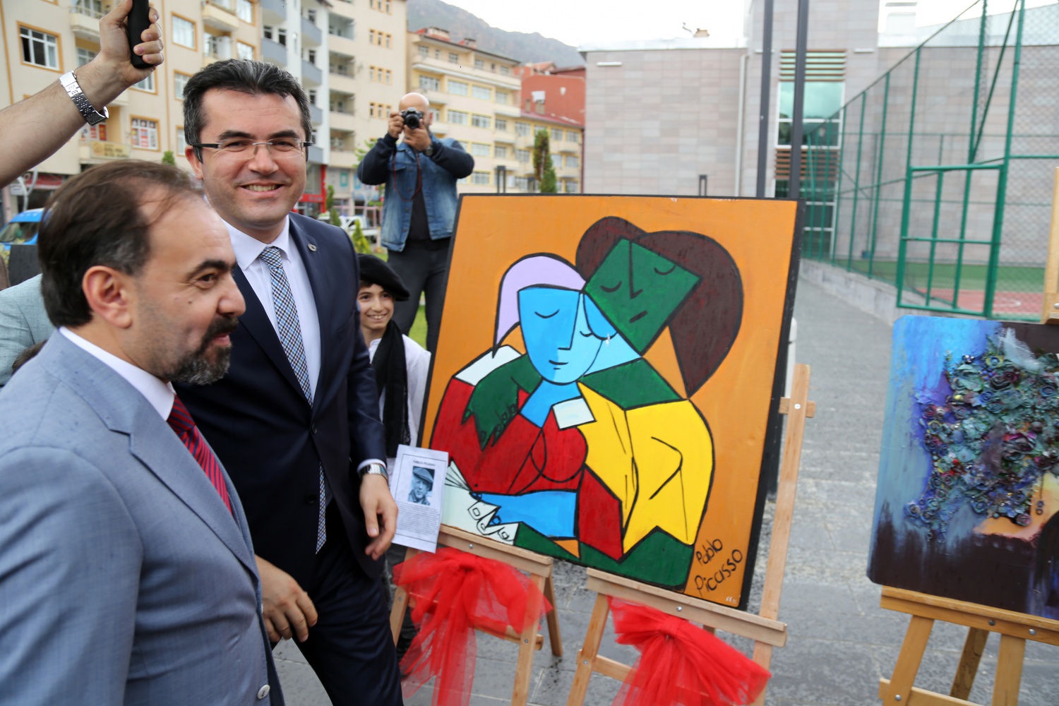 Bahçeşehir Kolejinden ‘Neşeli Renkler’ sergisi 11