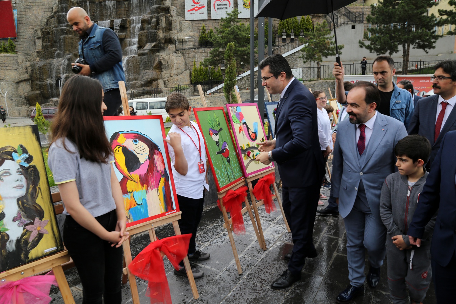 Bahçeşehir Kolejinden ‘Neşeli Renkler’ sergisi 8