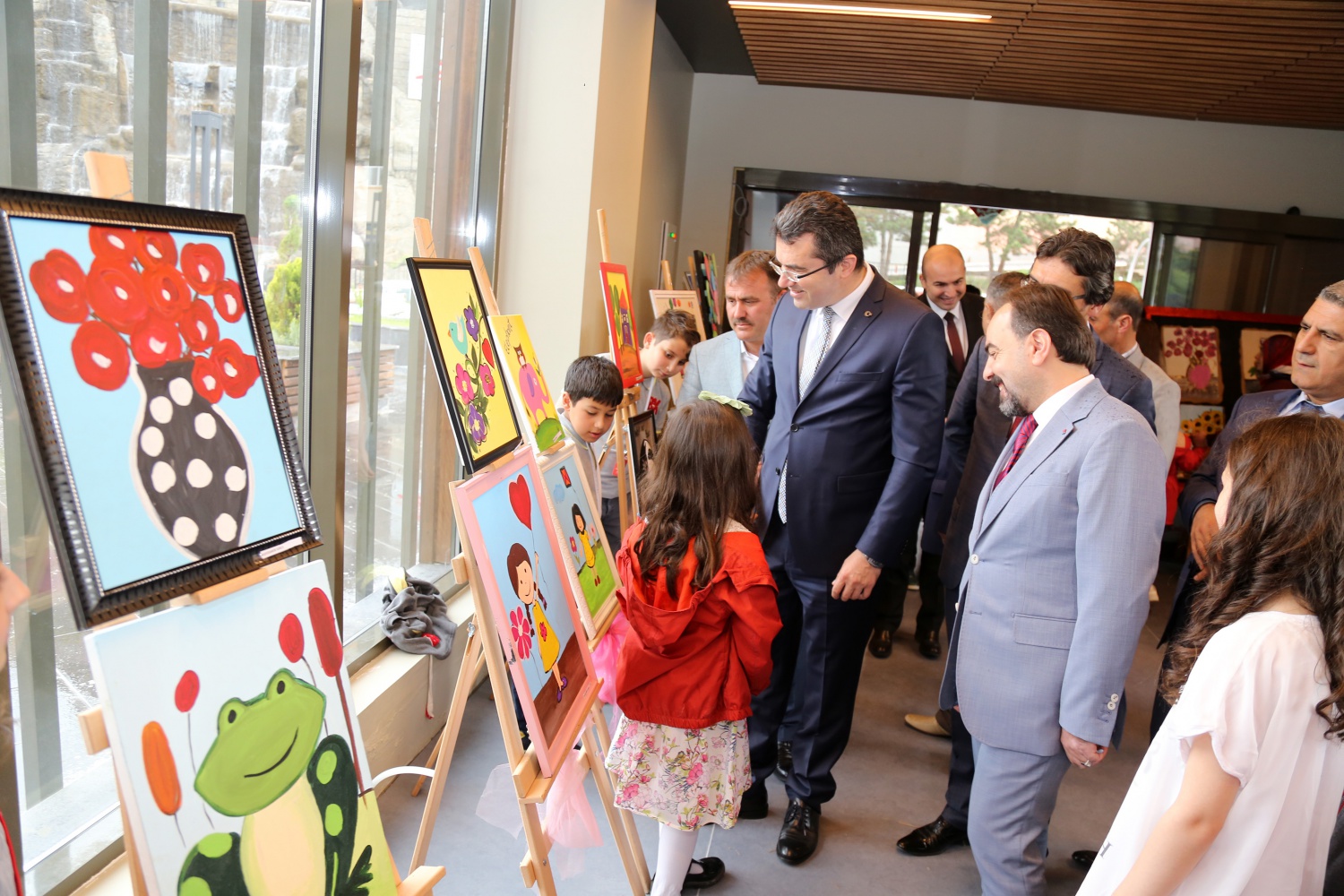 Bahçeşehir Kolejinden ‘Neşeli Renkler’ sergisi 12