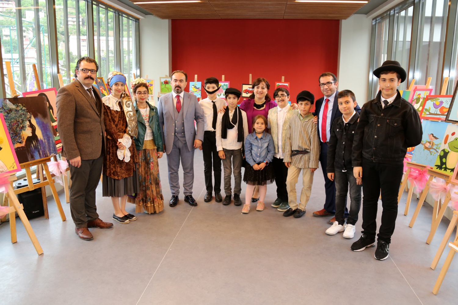 Bahçeşehir Kolejinden ‘Neşeli Renkler’ sergisi 15