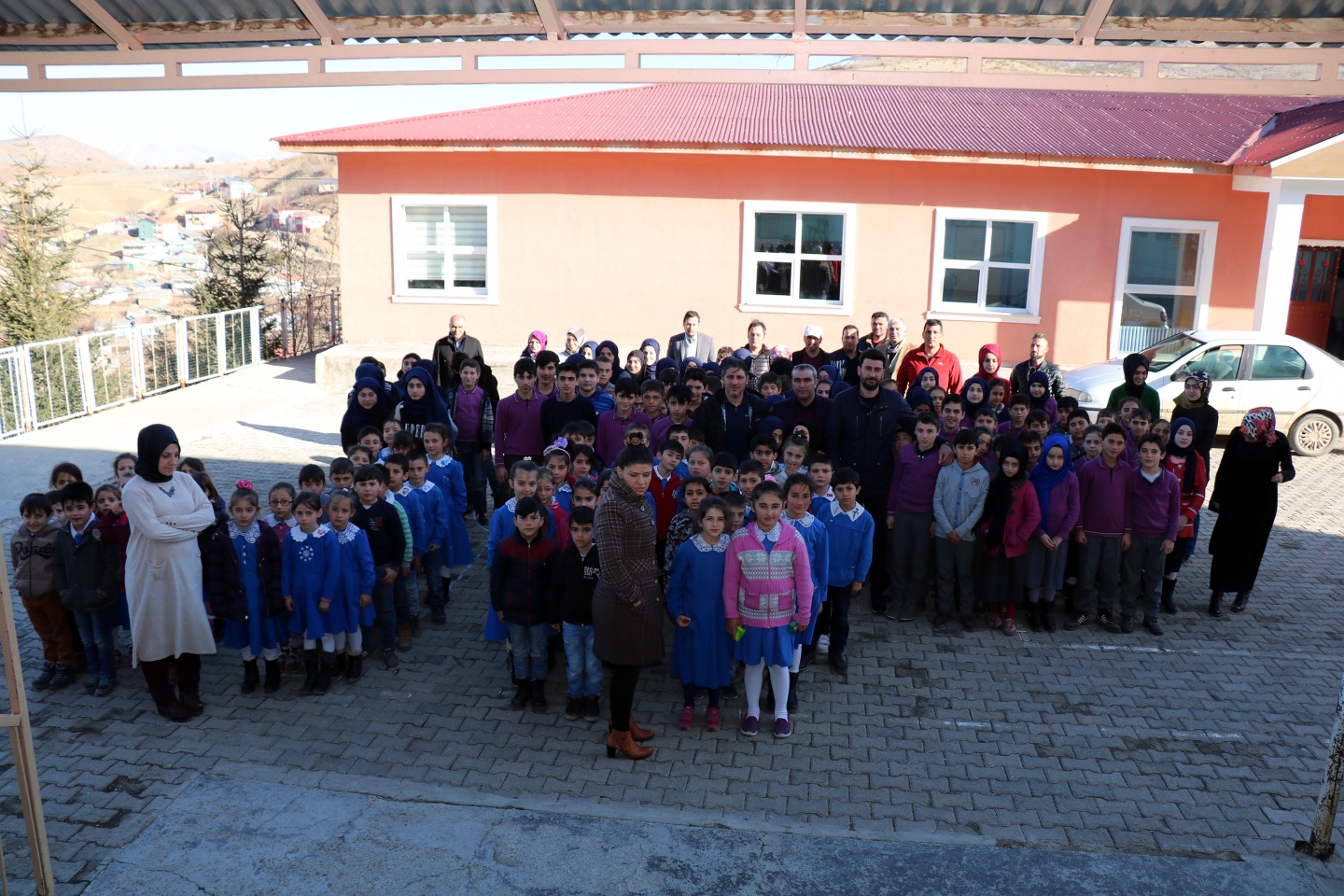 GÜSAD’dan köy okullarına kıyafet yardımı 3