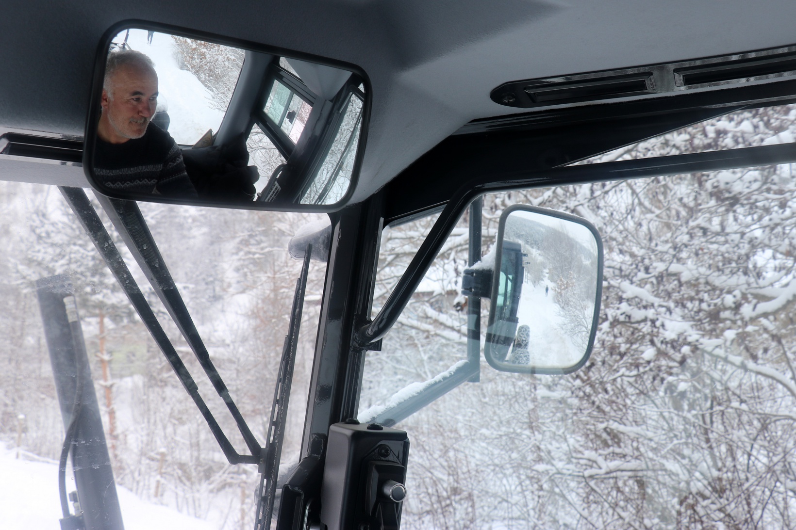 Gümüşhane’de karla mücadele çalışmaları devam ediyor 10