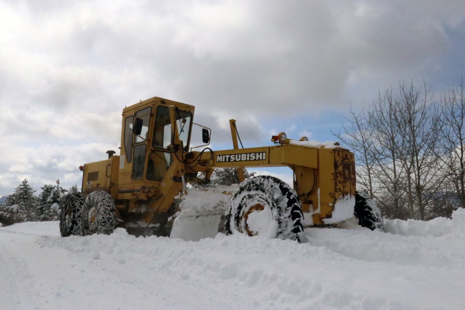 Gümüşhane’de karla mücadele çalışmaları sürüyor 2