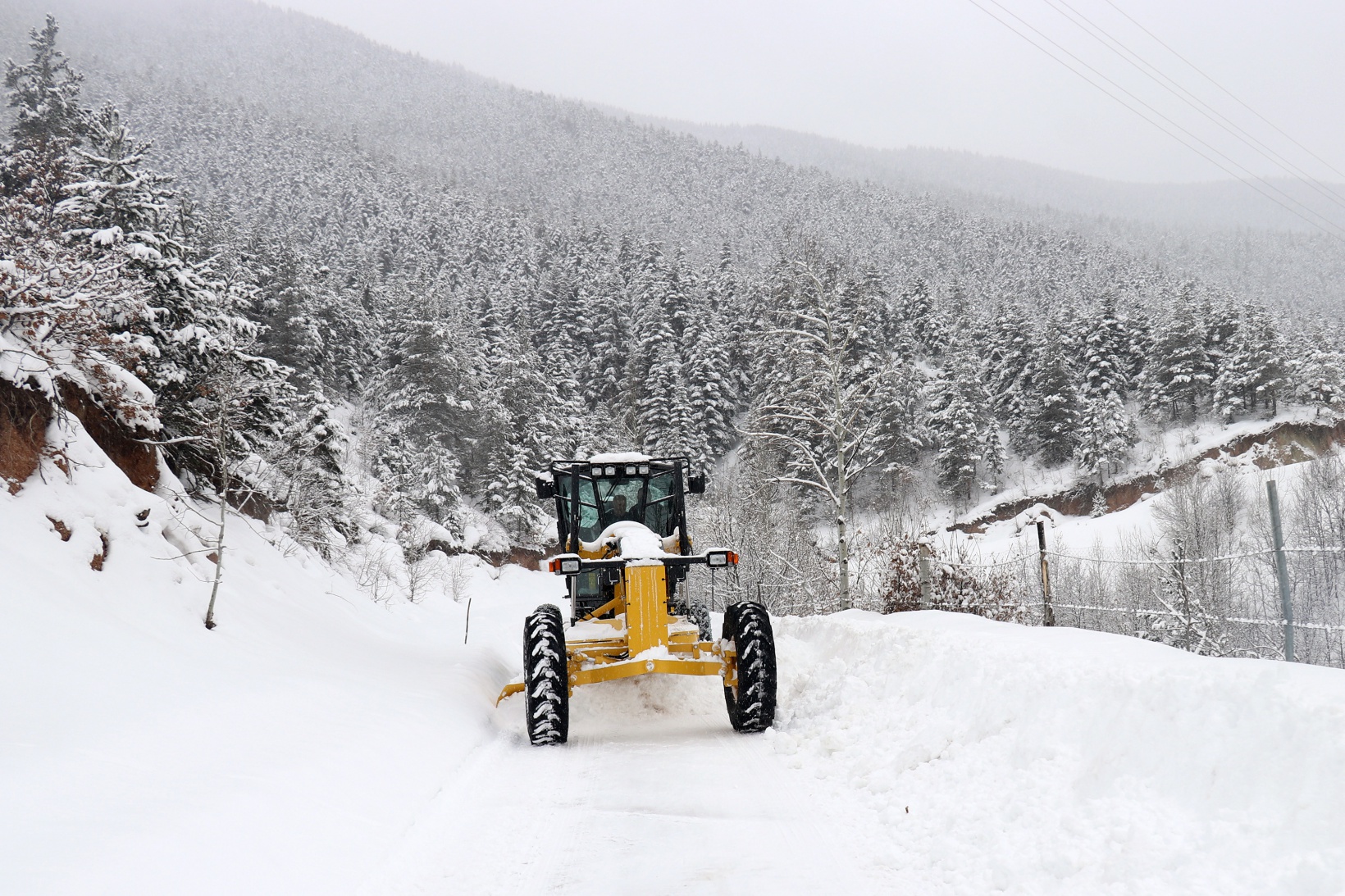 Gümüşhane’de karla mücadele çalışmaları devam ediyor 18