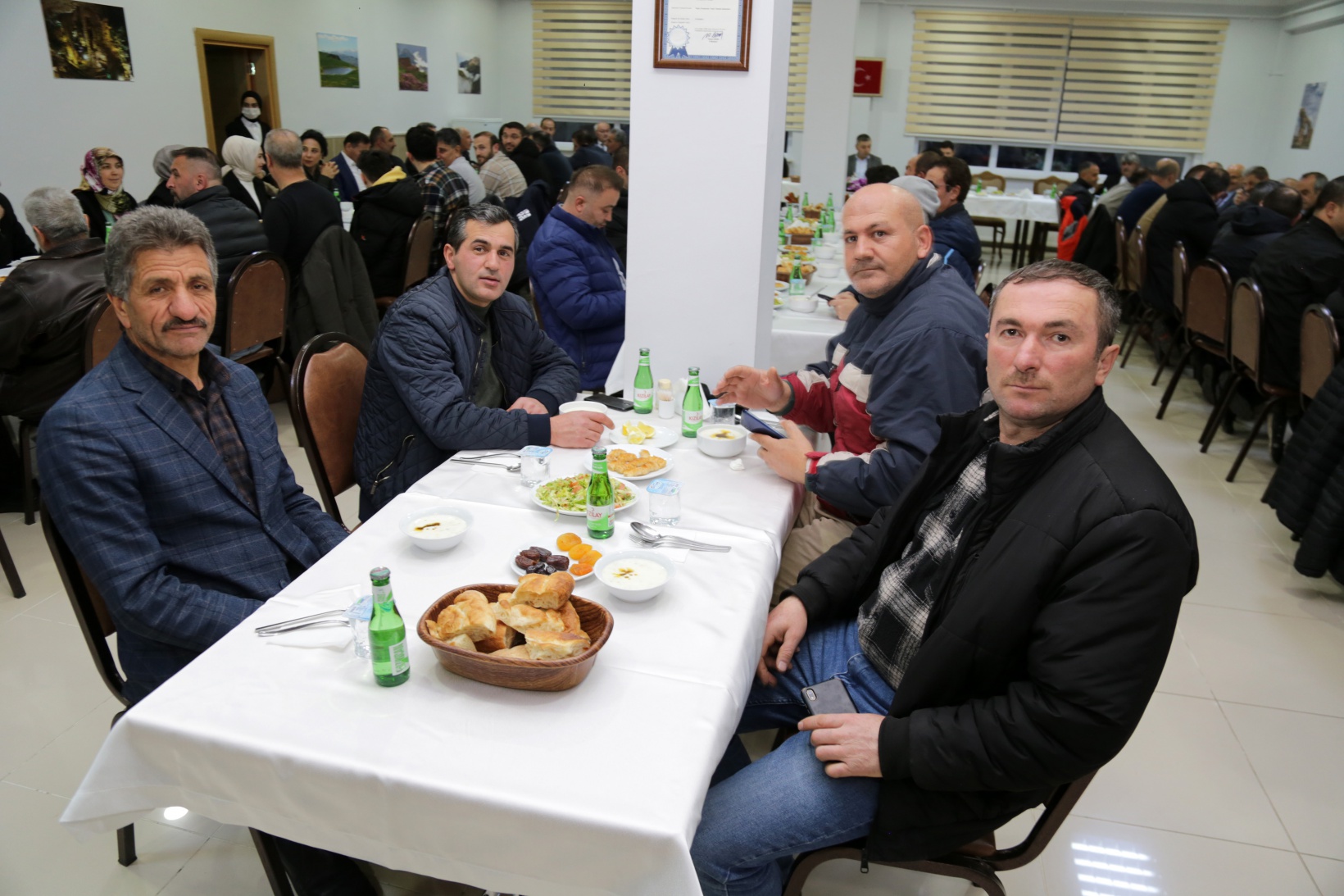 Vali Tanrısever İl Genel Meclisi üyeleri ve İl Özel İdaresi’nin emekçileriyle iftar yaptı 16