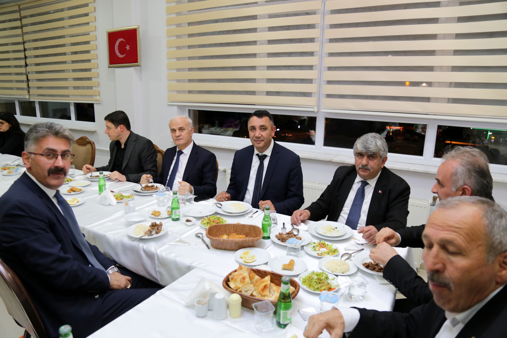 Vali Tanrısever İl Genel Meclisi üyeleri ve İl Özel İdaresi’nin emekçileriyle iftar yaptı 13