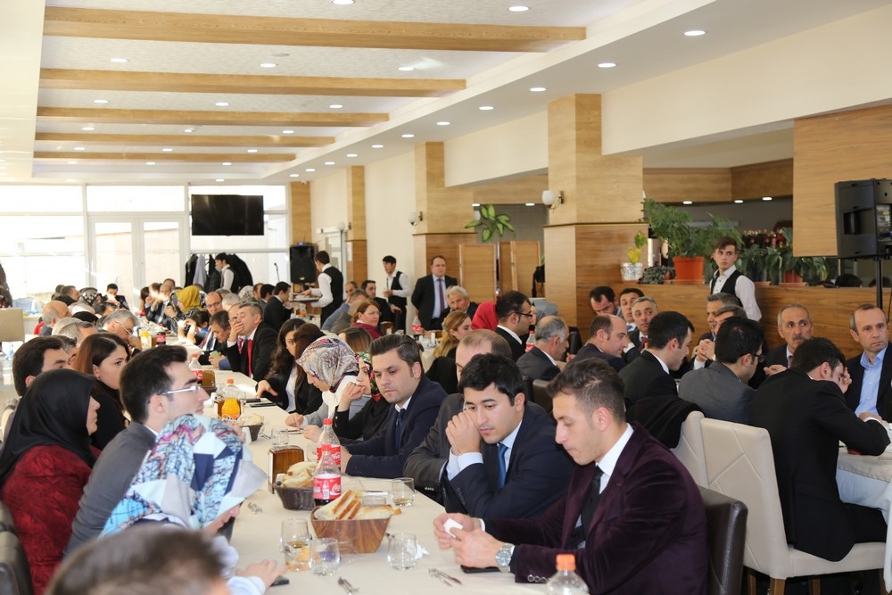 Vali Yavuz öğretmenler onuruna yemek verdi 11