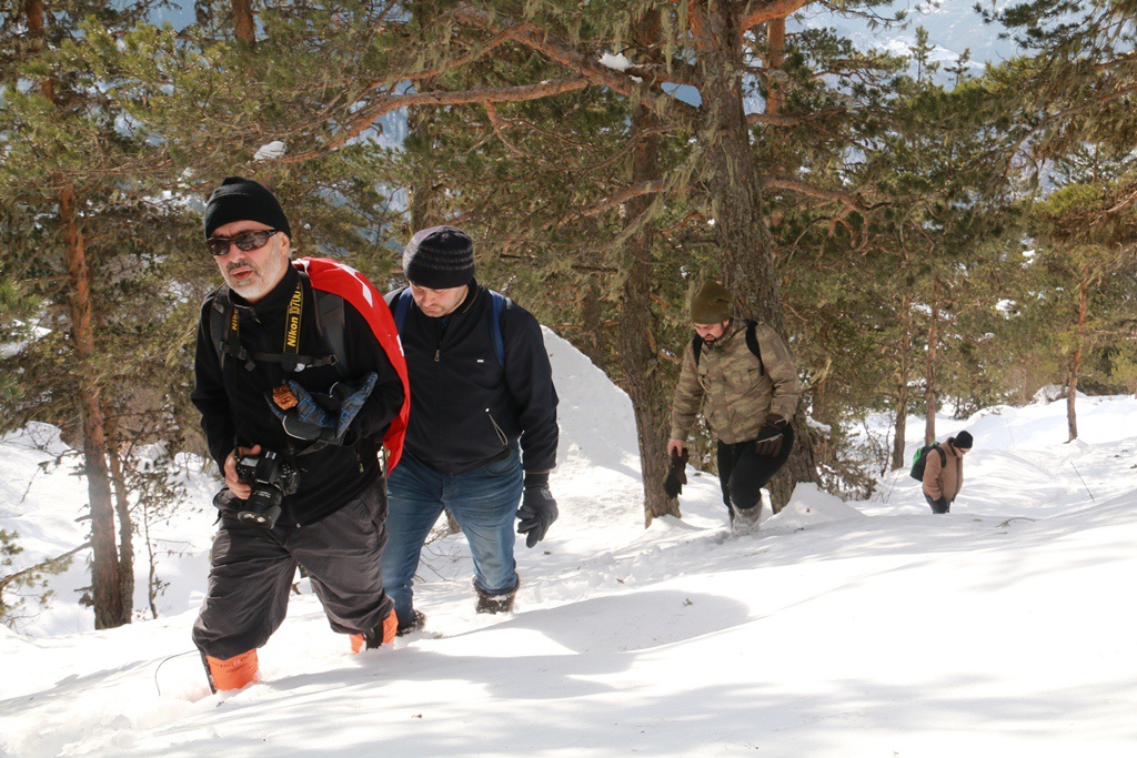 Yücebelen Köylülerinden 1 metreyi aşan karlı zeminde zorlu tırmanış 13