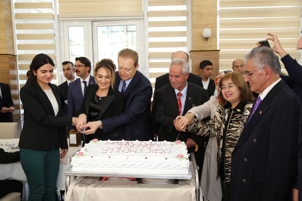 Vali Yavuz öğretmenler onuruna yemek verdi 5