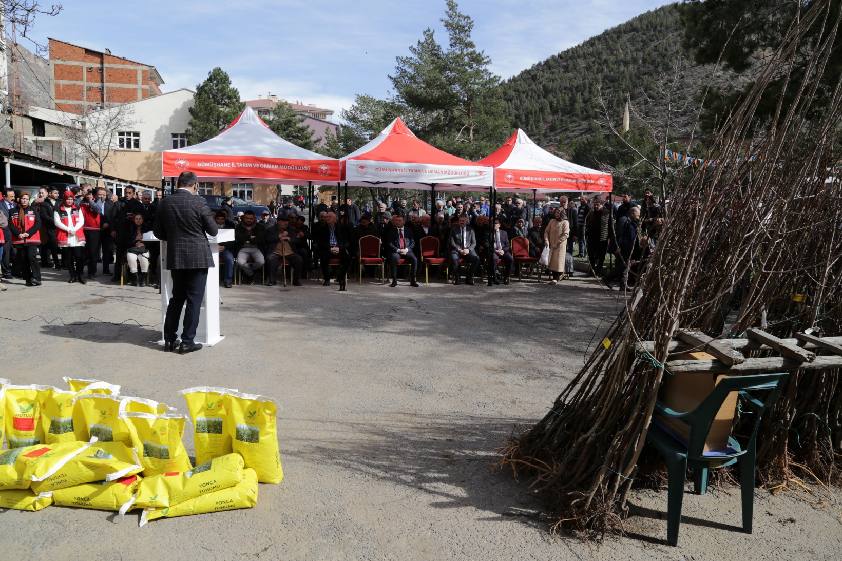 Gümüşhane’de üreticilere 3,5 milyon TL’lik fidan ve tohum dağıtıldı 4