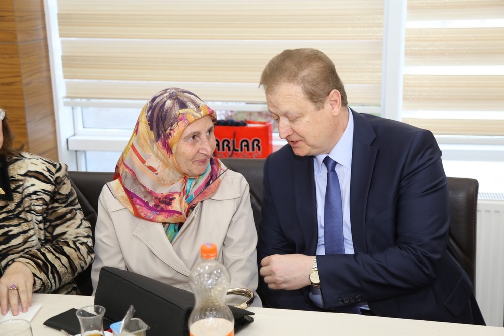 Vali Yavuz öğretmenler onuruna yemek verdi 8