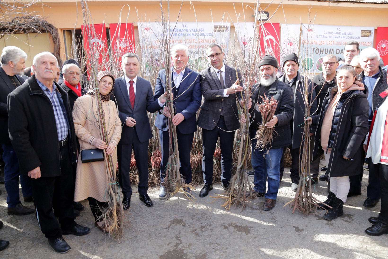 Gümüşhane’de üreticilere 3,5 milyon TL’lik fidan ve tohum dağıtıldı 6