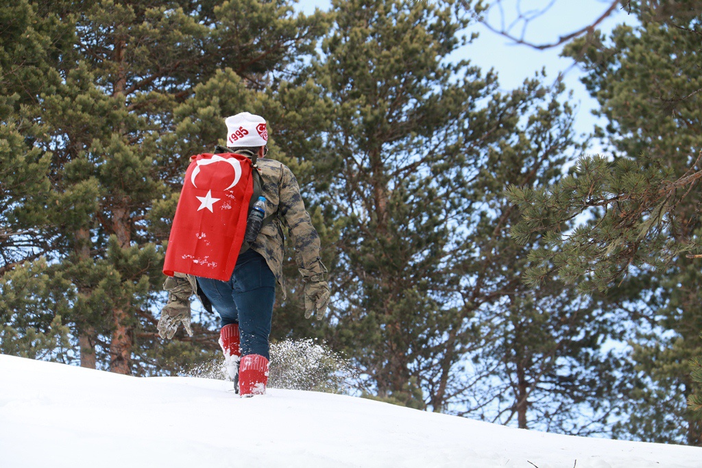 Yücebelen Köylülerinden 1 metreyi aşan karlı zeminde zorlu tırmanış 16