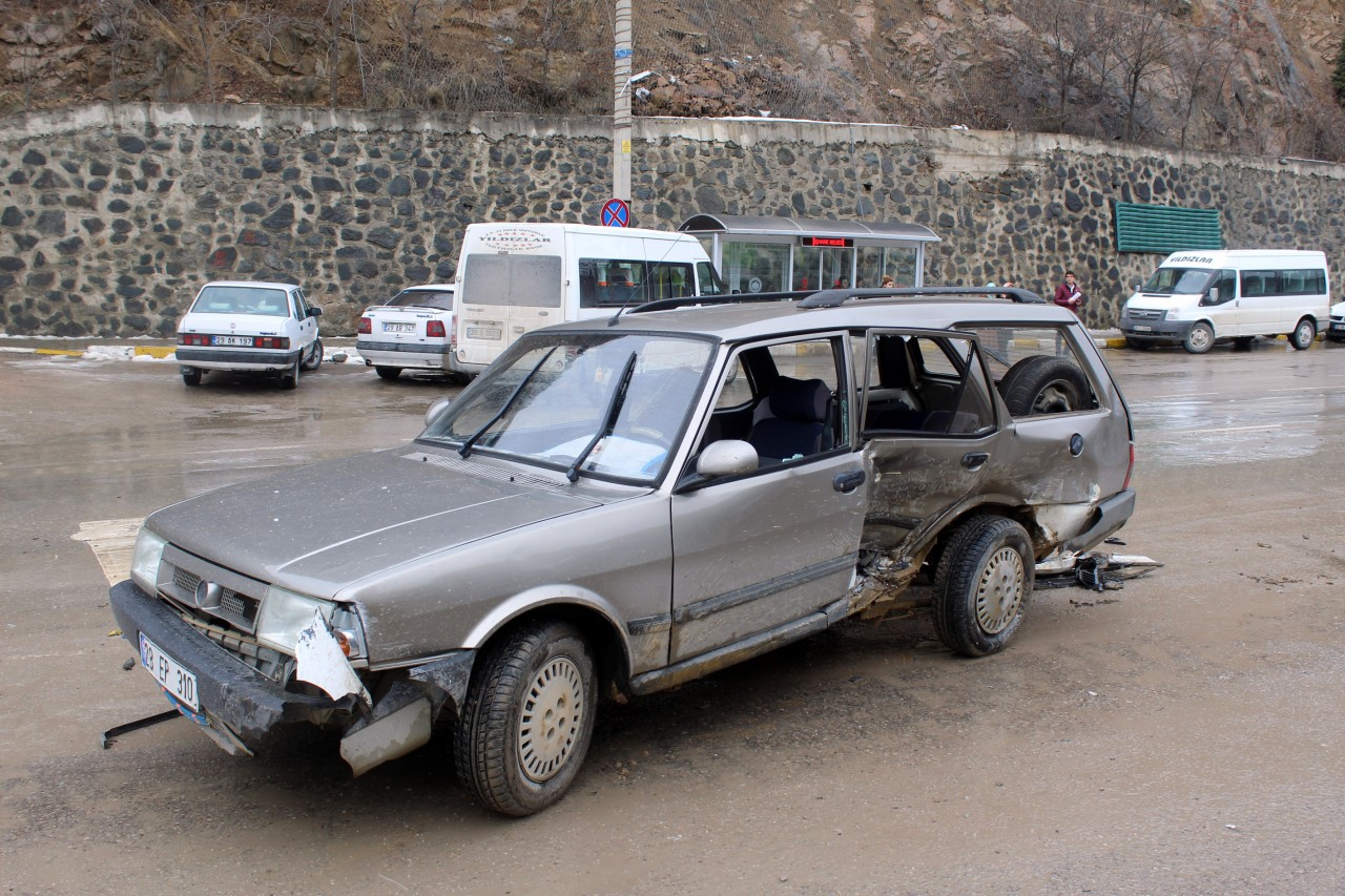 Gümüşhane'de korkutan kaza: 4 yaralı 2