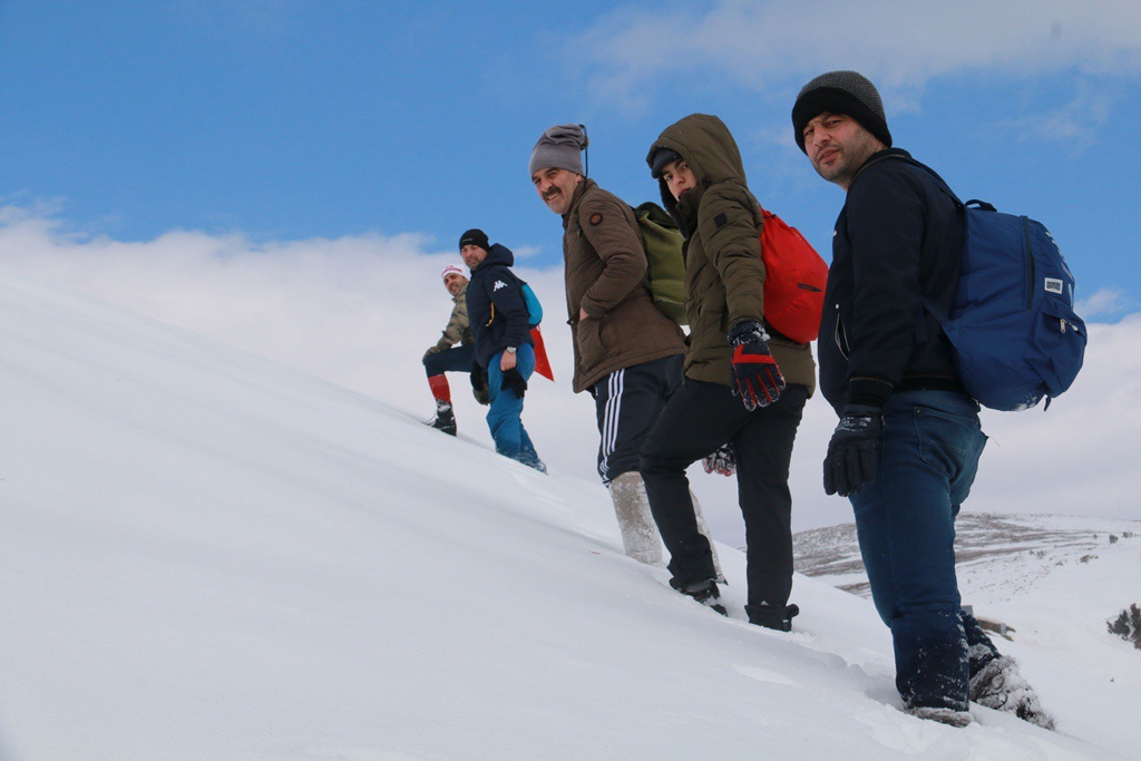 Yücebelen Köylülerinden 1 metreyi aşan karlı zeminde zorlu tırmanış 22