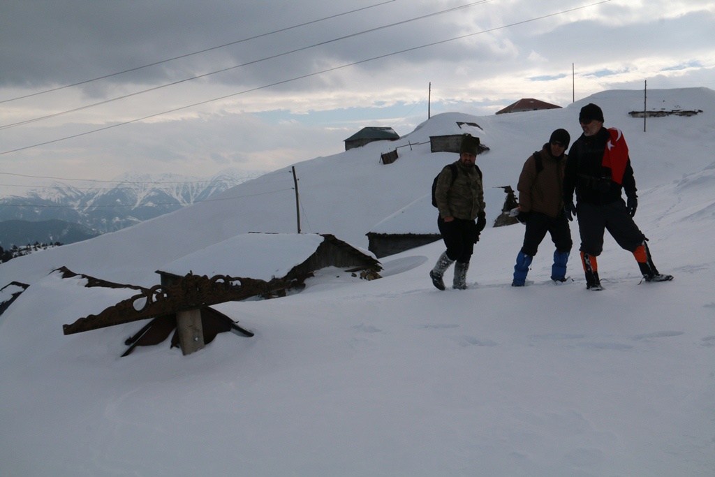 Yücebelen Köylülerinden 1 metreyi aşan karlı zeminde zorlu tırmanış 29
