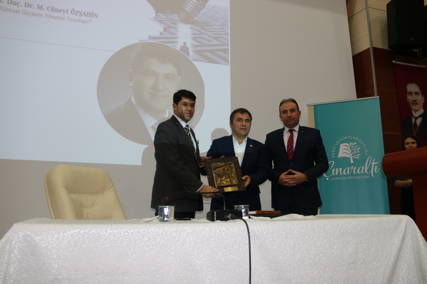 Gümüşhane’de ‘Küresel Güçlerin Yönetim Tercihleri’ konferansı 14