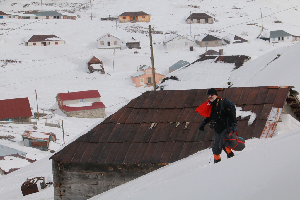 Yücebelen Köylülerinden 1 metreyi aşan karlı zeminde zorlu tırmanış 27
