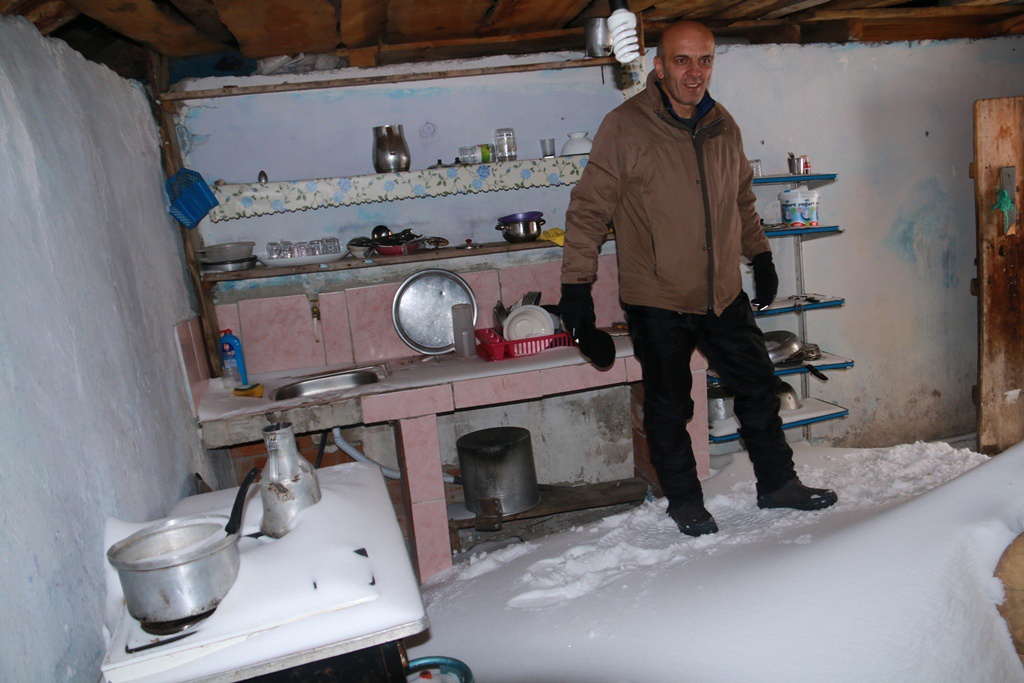 Yücebelen Köylülerinden 1 metreyi aşan karlı zeminde zorlu tırmanış 30