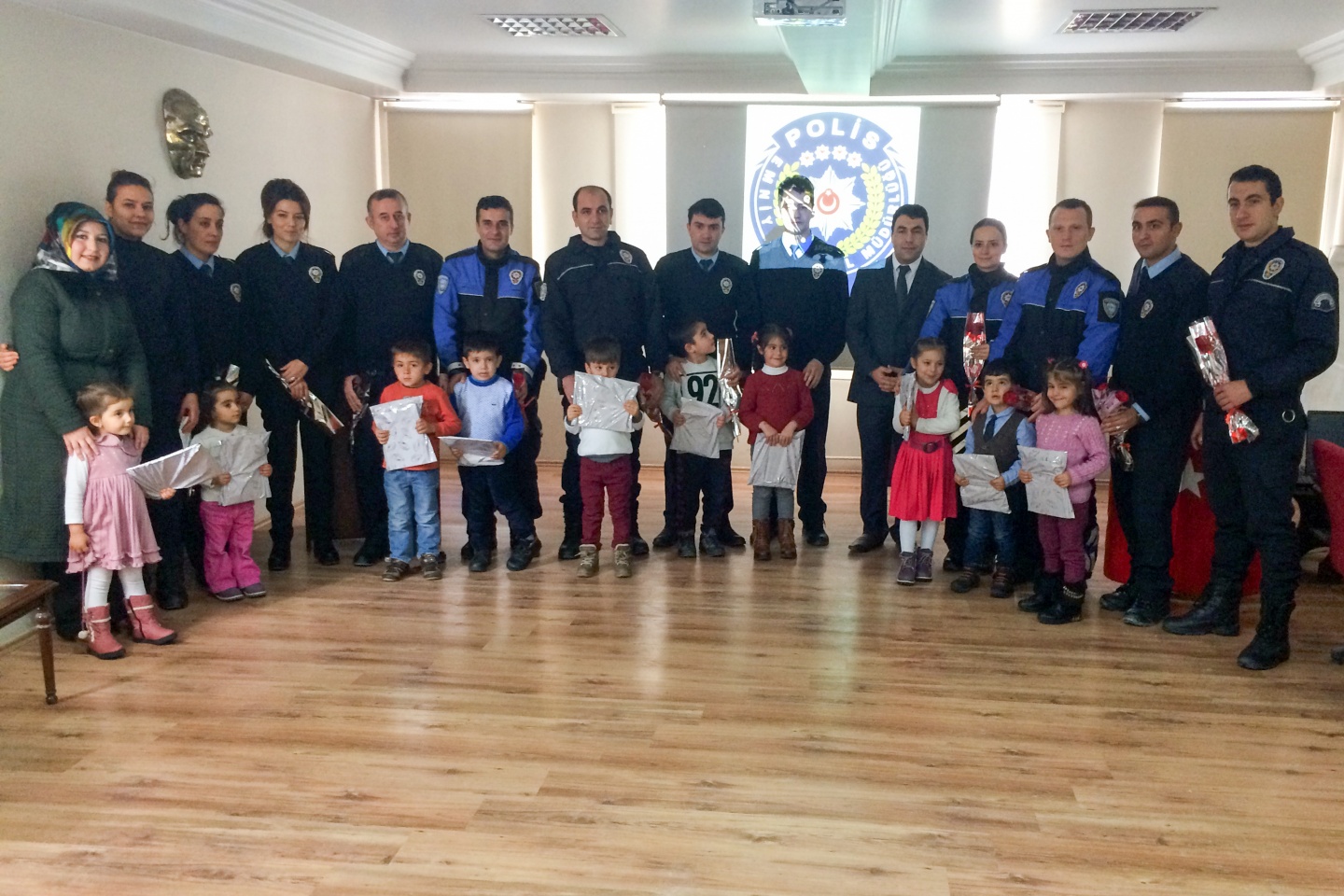 Miniklerden anlamlı ziyaret 8