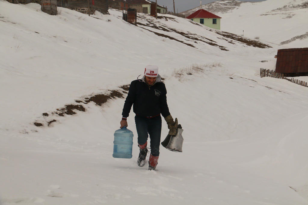 Yücebelen Köylülerinden 1 metreyi aşan karlı zeminde zorlu tırmanış 31