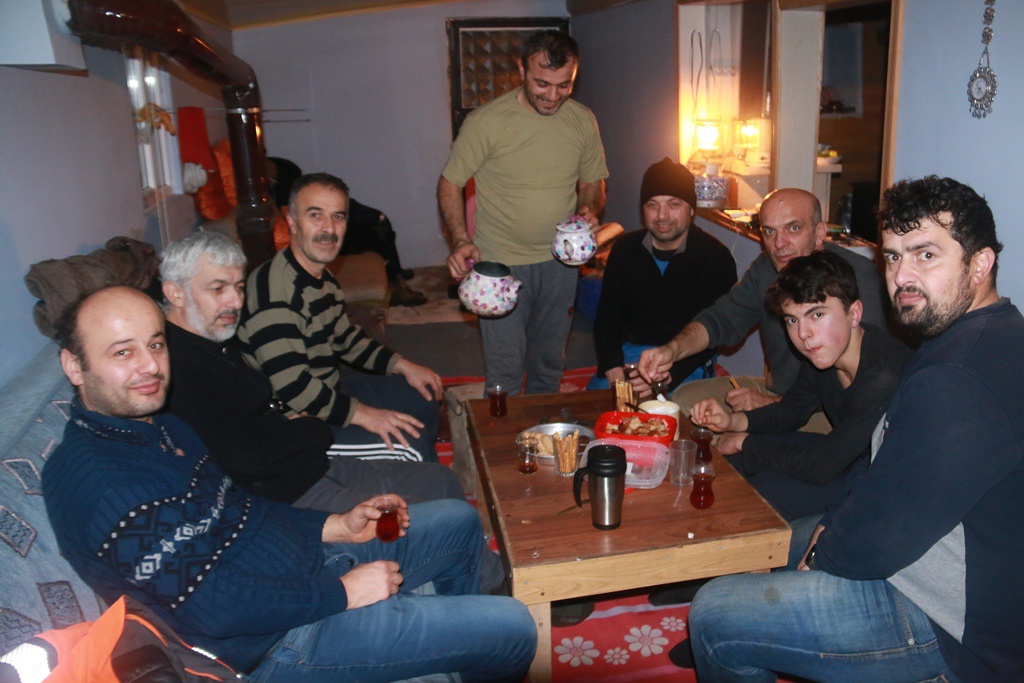 Yücebelen Köylülerinden 1 metreyi aşan karlı zeminde zorlu tırmanış 38