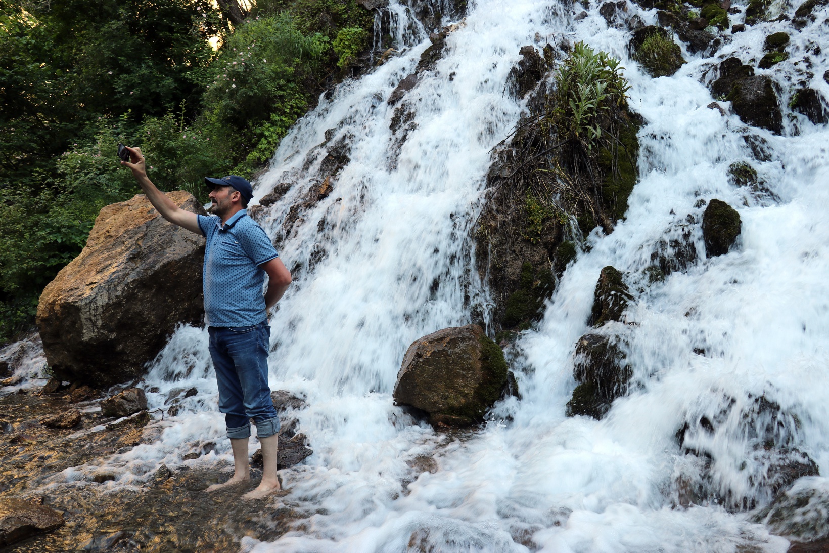 Sıcaktan kaçan soluğu Tomara Şelalesinde alıyor 8