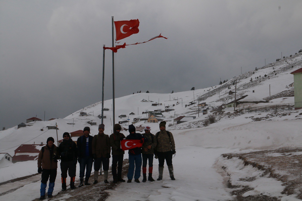 Yücebelen Köylülerinden 1 metreyi aşan karlı zeminde zorlu tırmanış 39