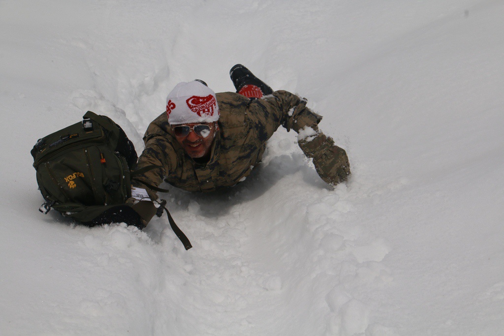 Yücebelen Köylülerinden 1 metreyi aşan karlı zeminde zorlu tırmanış 36