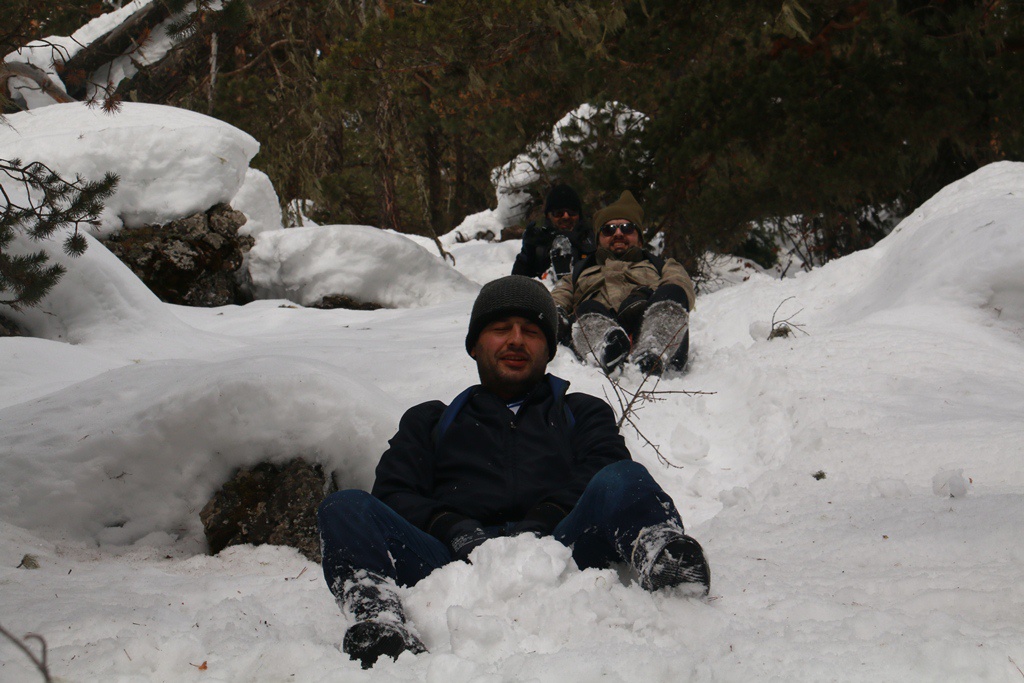 Yücebelen Köylülerinden 1 metreyi aşan karlı zeminde zorlu tırmanış 37