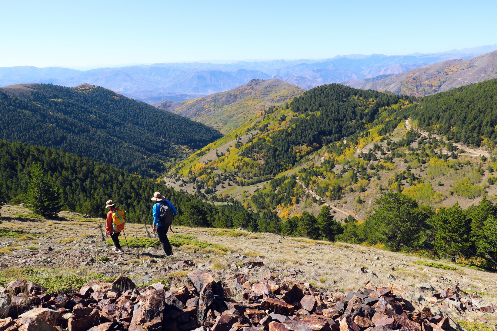 Gümüşhane dağları sonbaharın büyüleyici renkleriyle bezendi 13