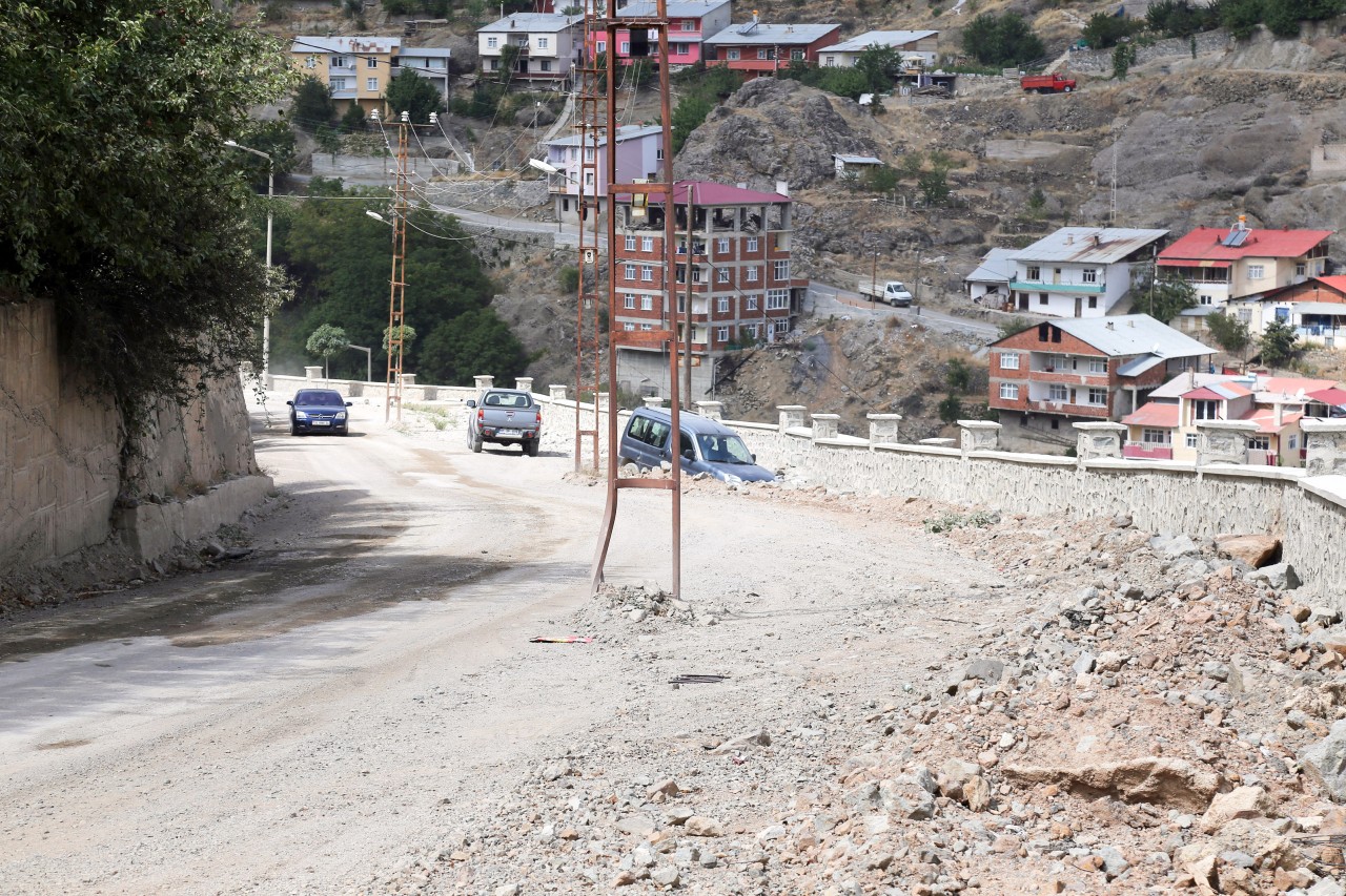 Süleymaniye yolunda çalışmalara direk engeli 1