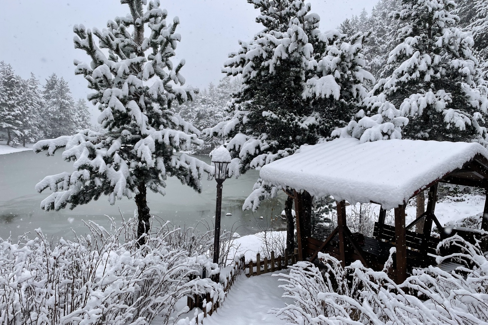 Limni Gölünden eşsiz kar görüntüleri 12