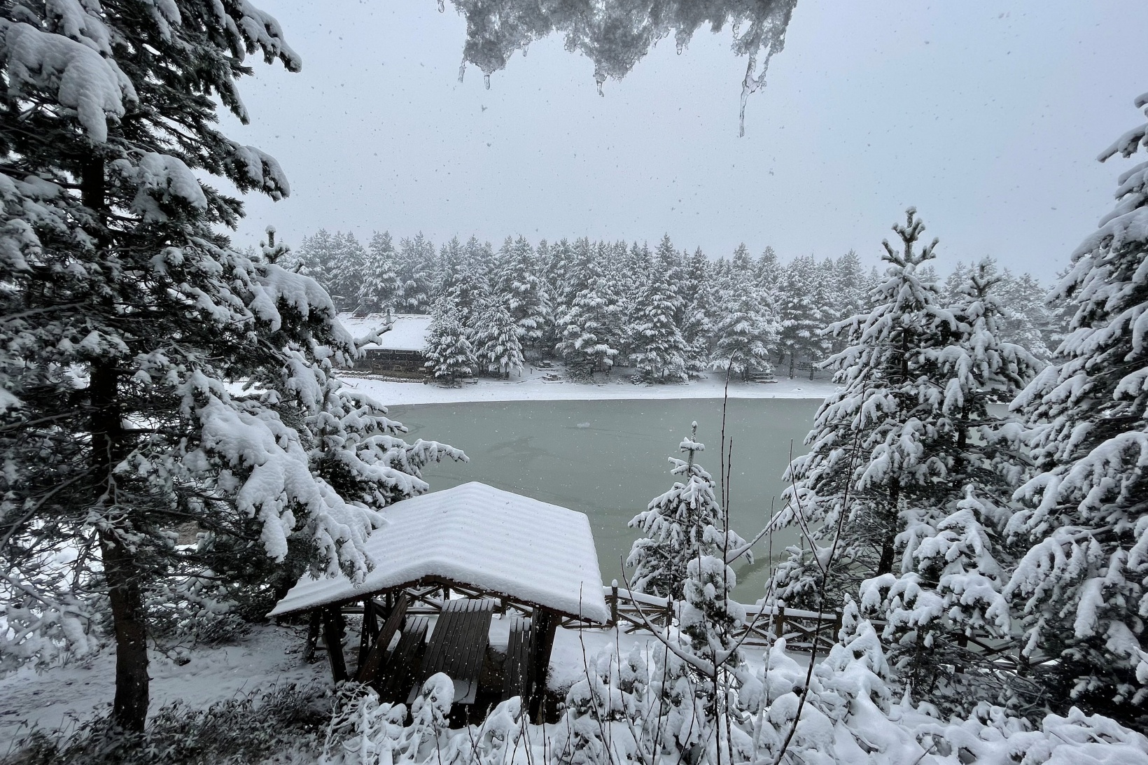 Limni Gölünden eşsiz kar görüntüleri 10