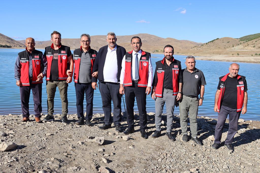 Sadak Barajına 120 bin sazan yavrusu bırakıldı 10