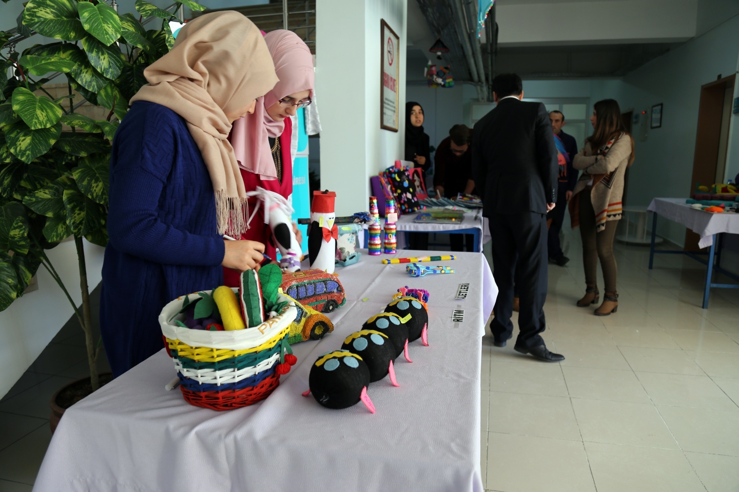 Halepli çocuklar için oyuncak yaptılar 4