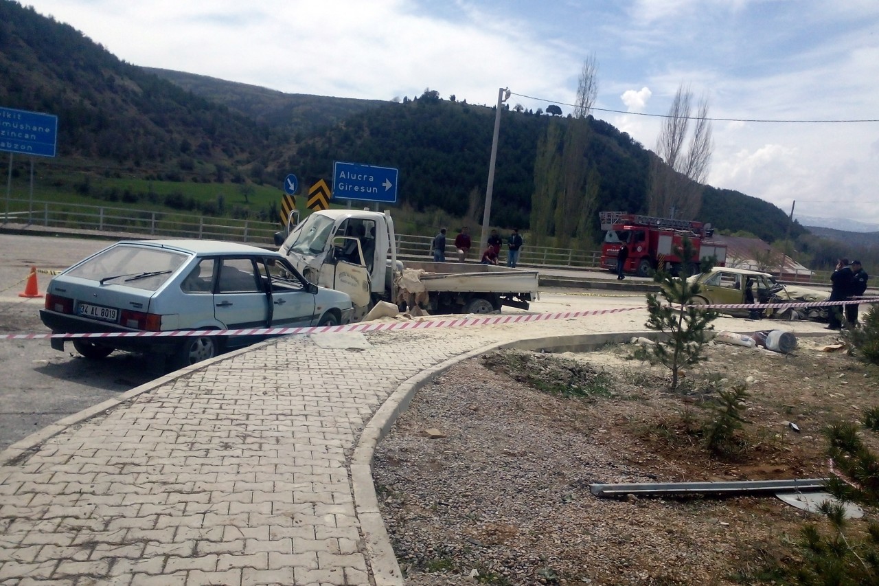 Gümüşhane’de Feci Kaza: 2 Ölü, 6 Yaralı 11