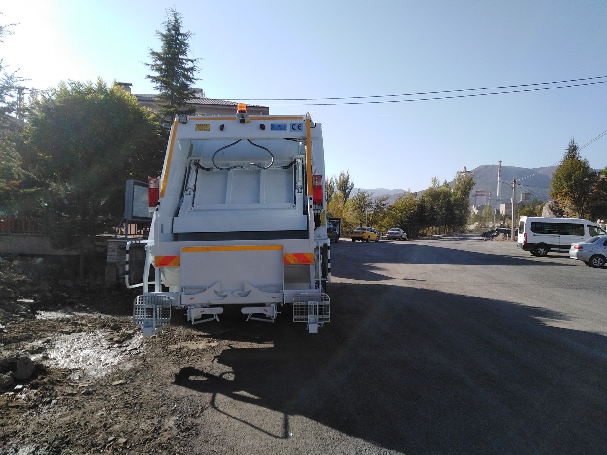 ArzularKabaköy beldesine yeni çöp aracı 6
