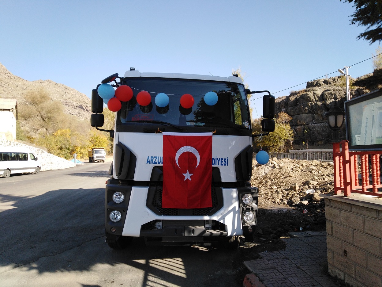 ArzularKabaköy beldesine yeni çöp aracı 3