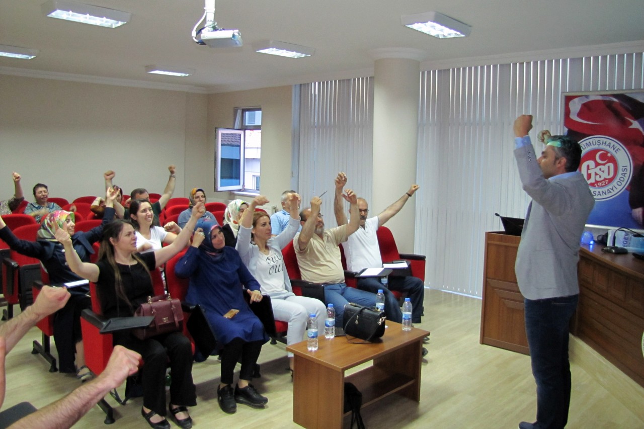 ‘Gülmek iletişimin ücretsiz silahı’ 4