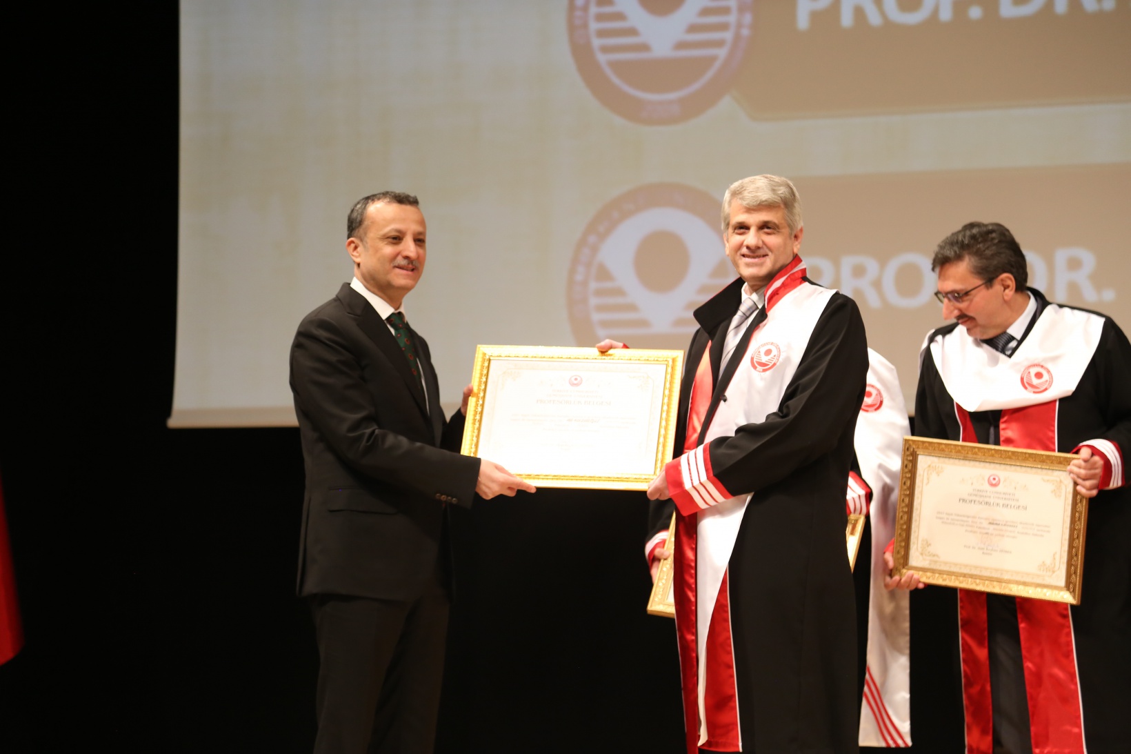 GÜ’de Akademik Cübbe Giyme ve Belge Takdim Töreni gerçekleştirildi 23