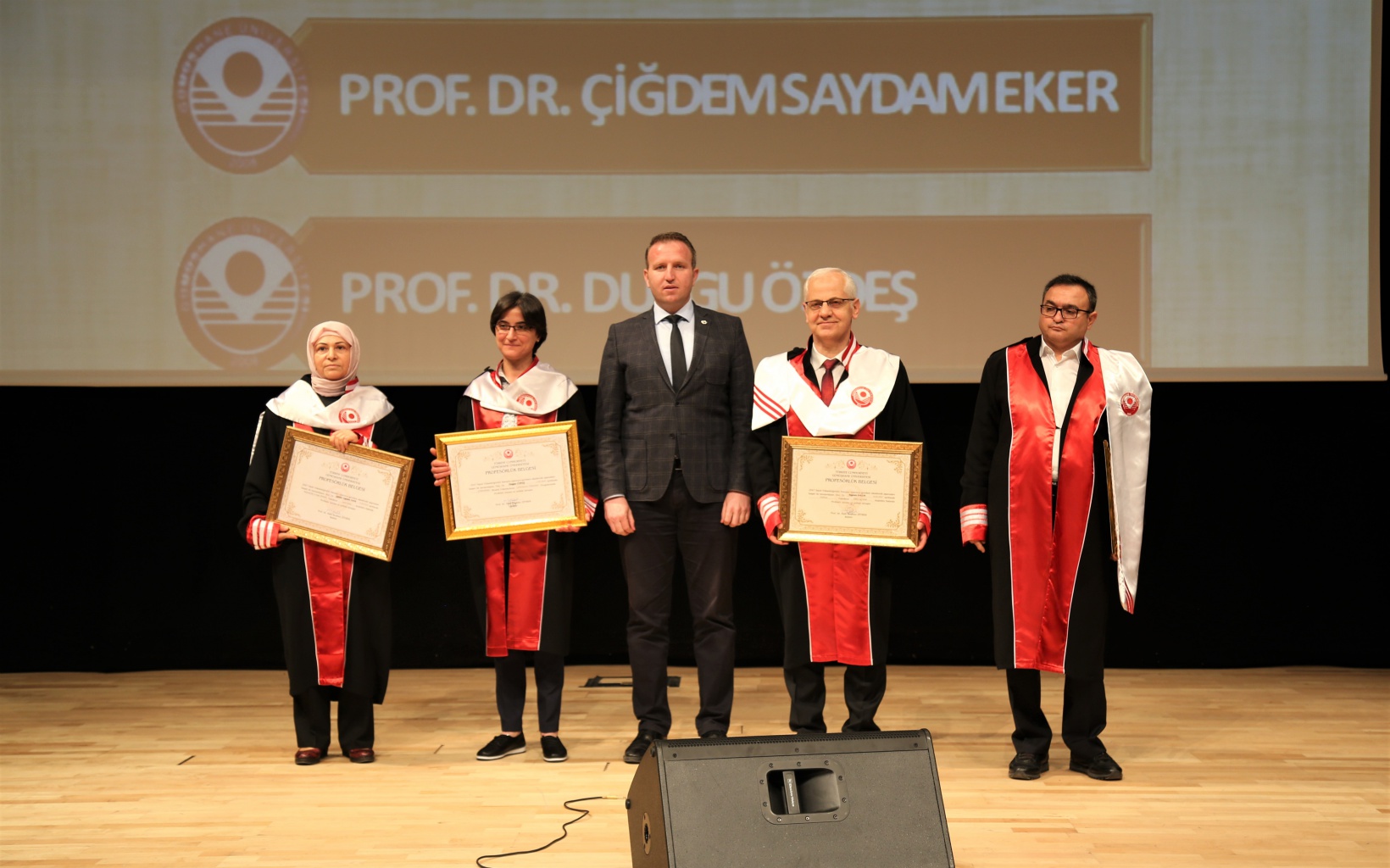 GÜ’de Akademik Cübbe Giyme ve Belge Takdim Töreni gerçekleştirildi 11