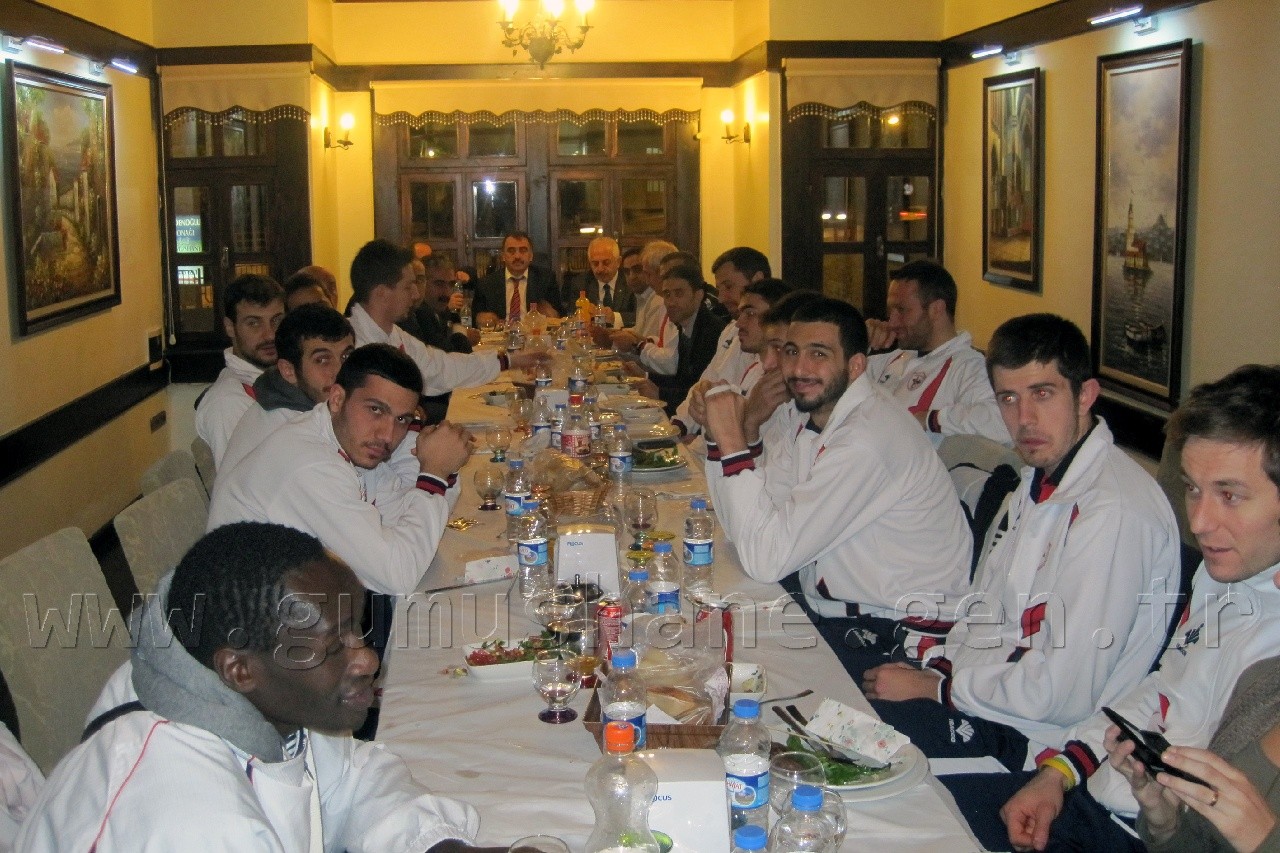 Başkan Canlı'dan Torul'a Moral Yemeği 1