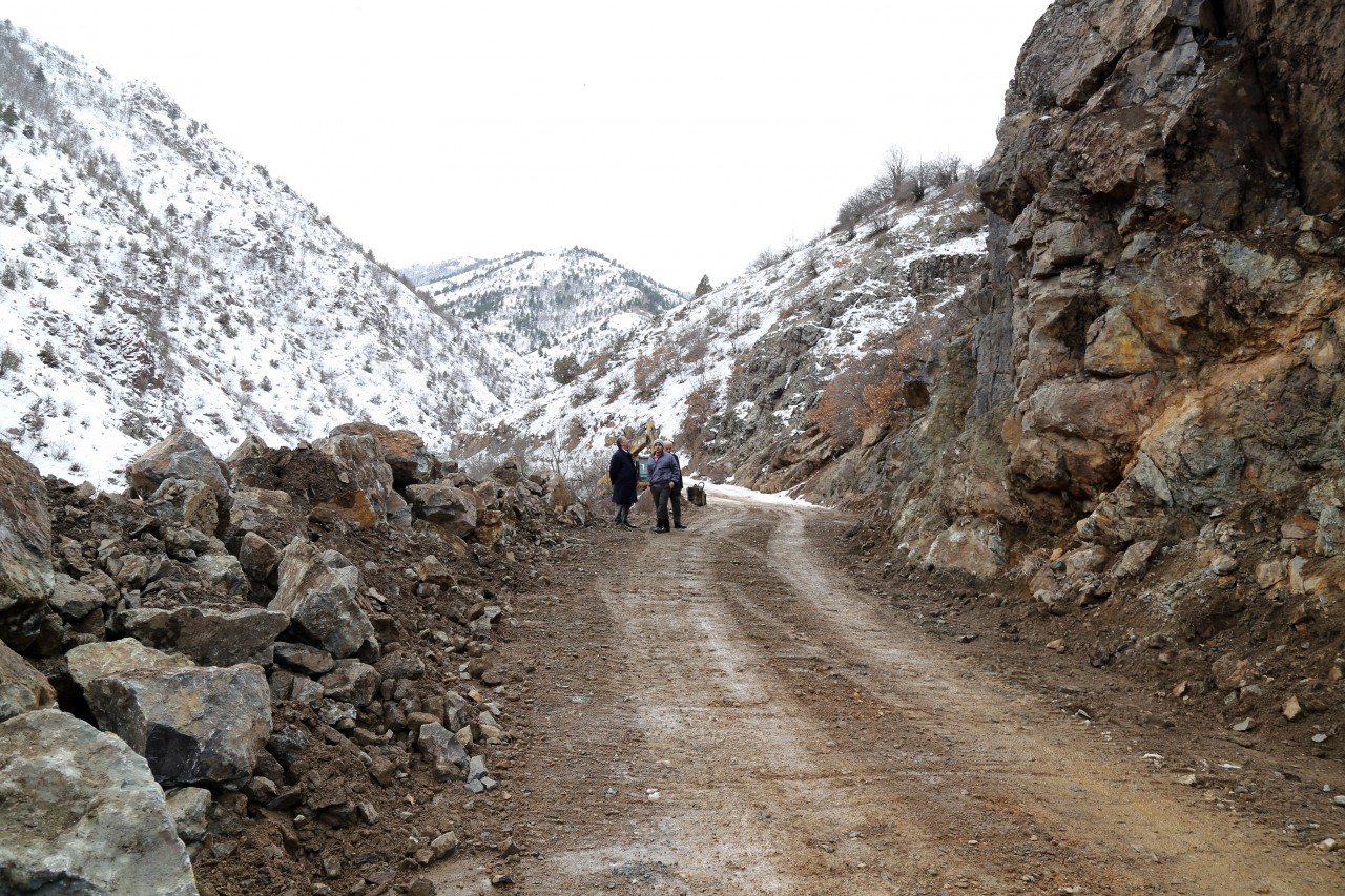 Gülaçar yolunda heyelan 3