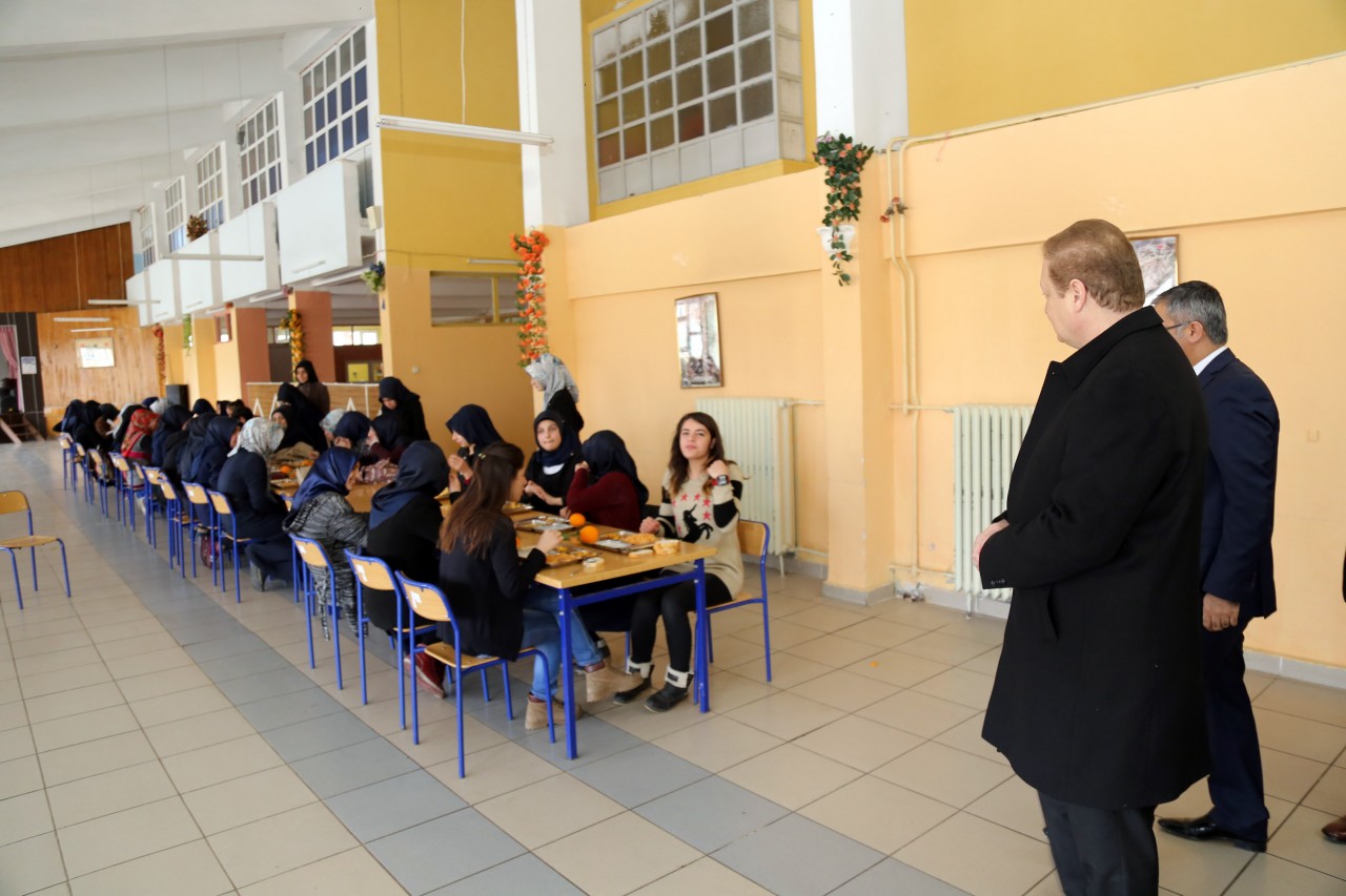 Vali Yavuz Kelkit’e çıkarma yaptı 8